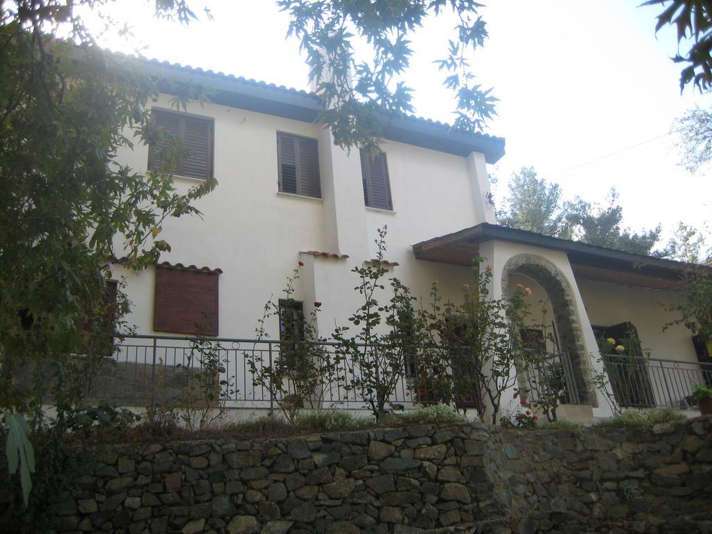 Flora'S House Villa Spilia Luaran gambar